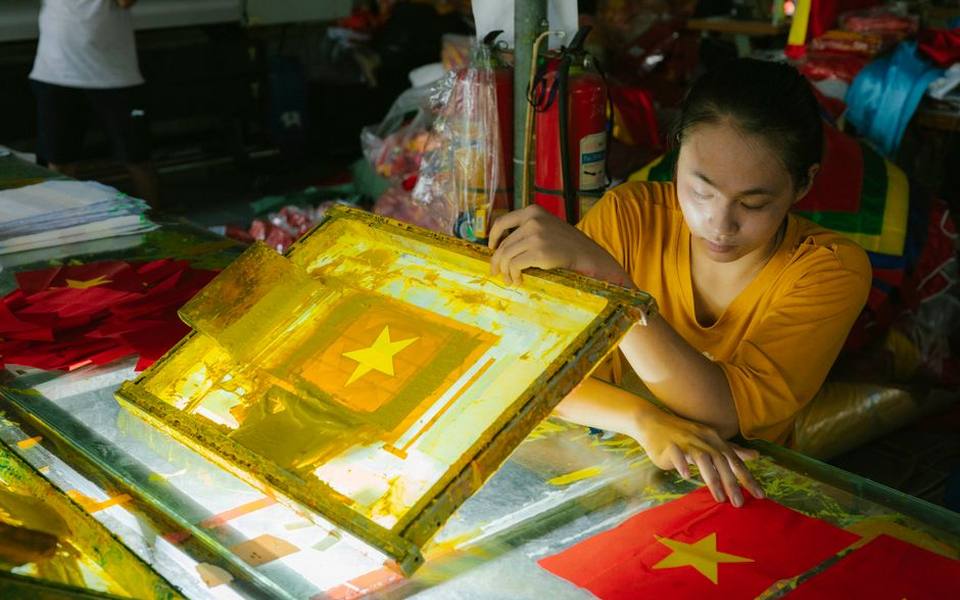 Printing Methods Explained: Sublimation, Heat Press, and Screen Print